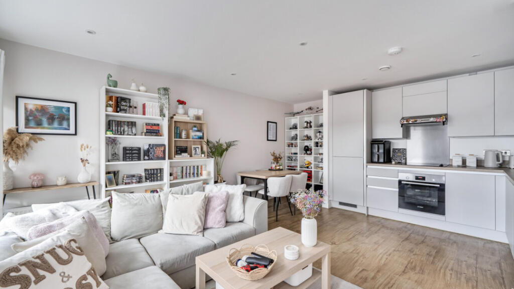 Main image of property: Ashford TW15 2DY, Ashford, TW15 2DY