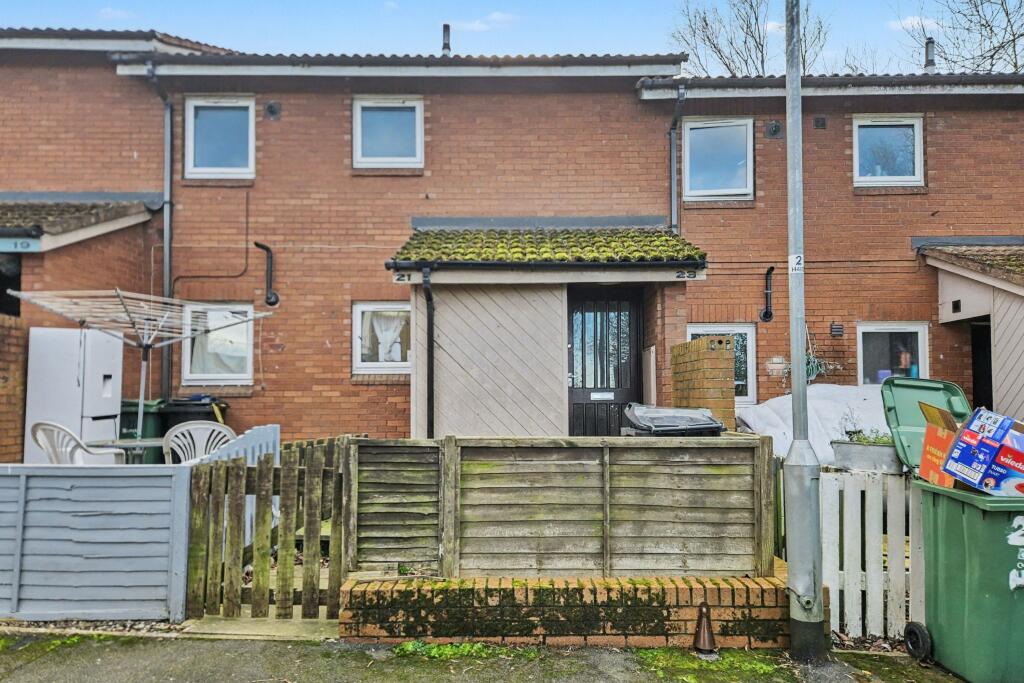 1-bed flat on 23 Highlands Drive, Stourton, Leeds, West Yorkshire, LS10 4RW, £42,500