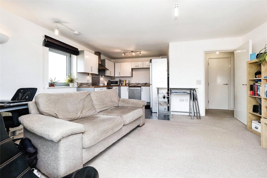 Queen Mary Avenue, London, E18 - View 5