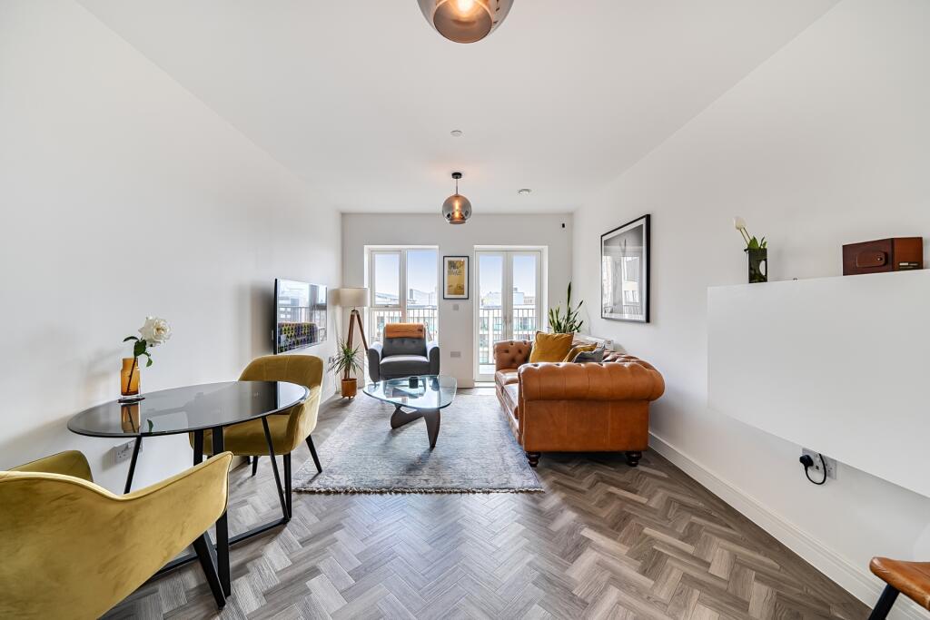 Apartment in Southall - View 5