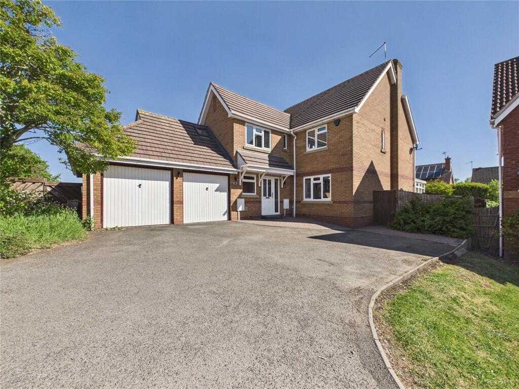 4-bed detached on Pinkus Close, Worcester, Worcestershire, WR4, £500,000