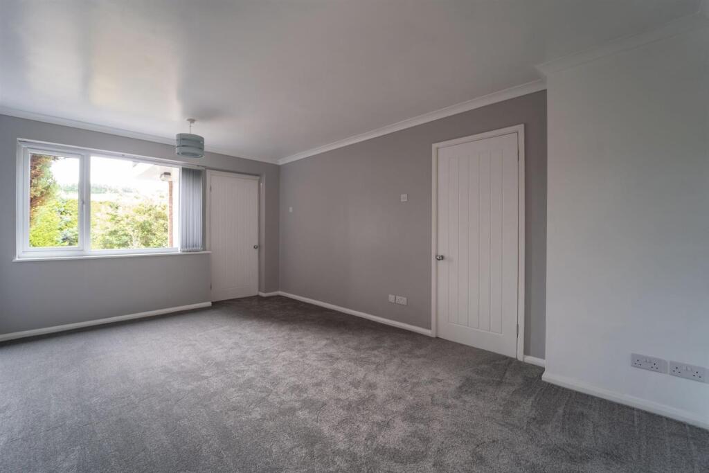 Apartment in Solihull, West Midlands - View 5