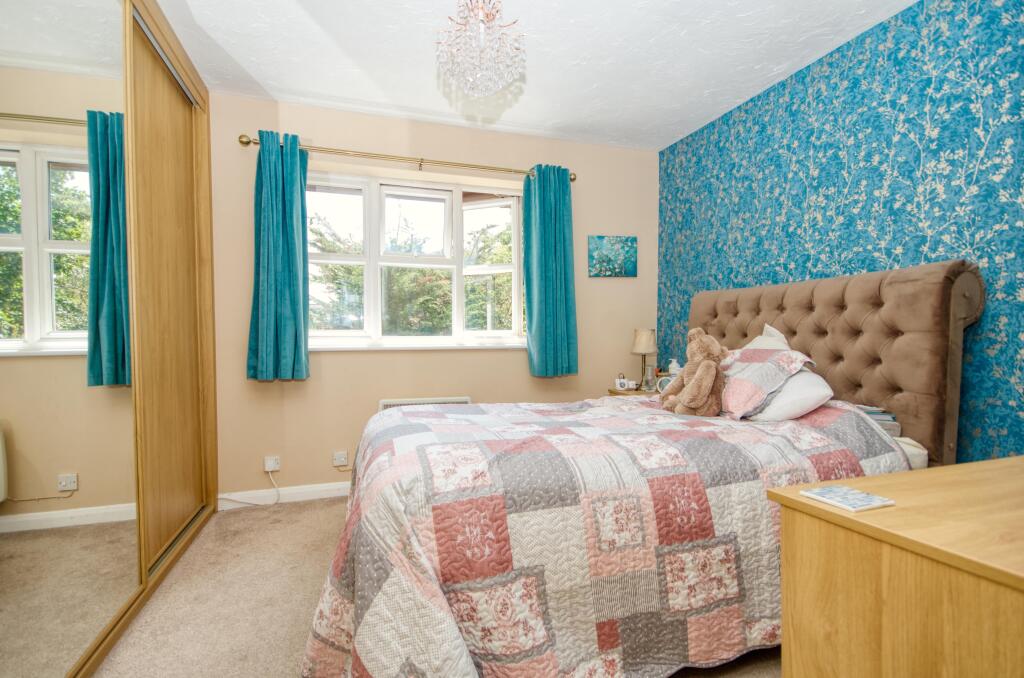 House in Eastleigh, Wildern, Hedge End - More