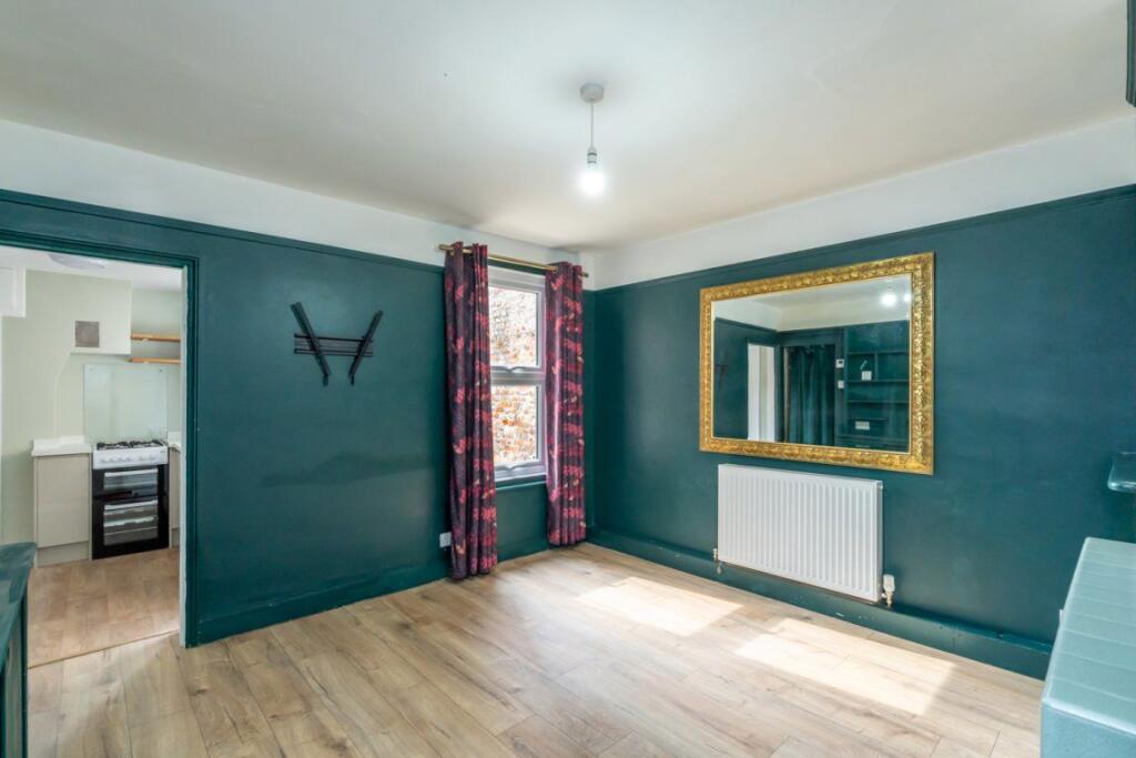 House in Portsmouth - More
