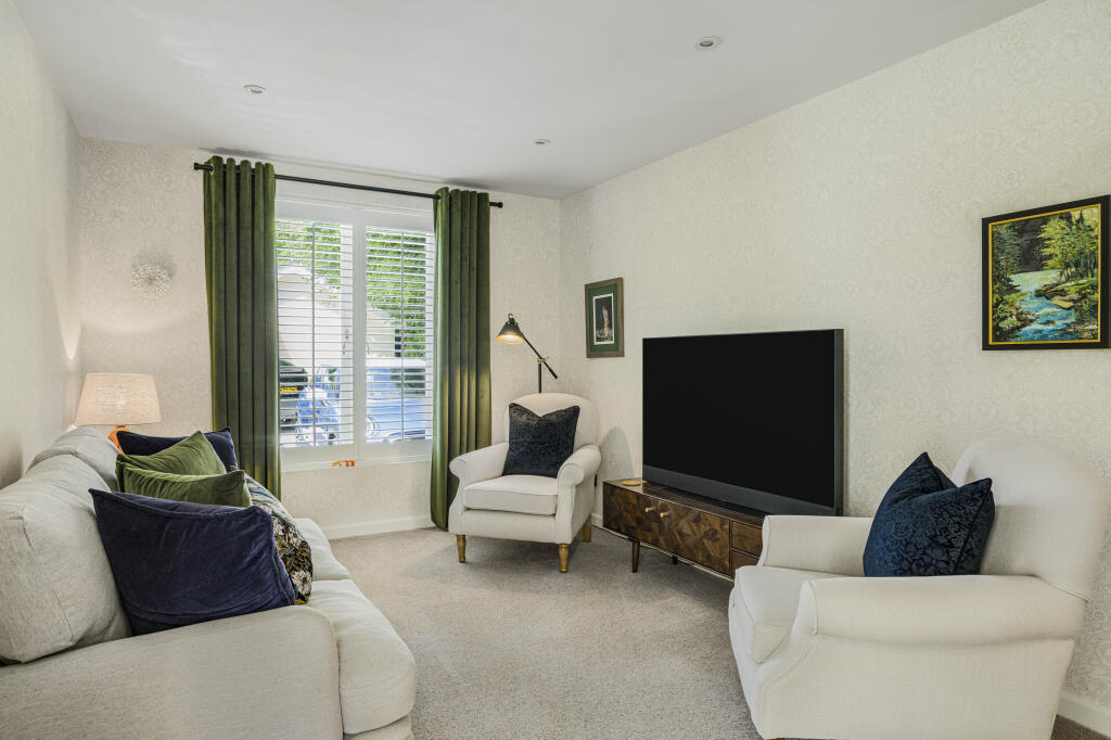 House in Slough, Great Marlow - More