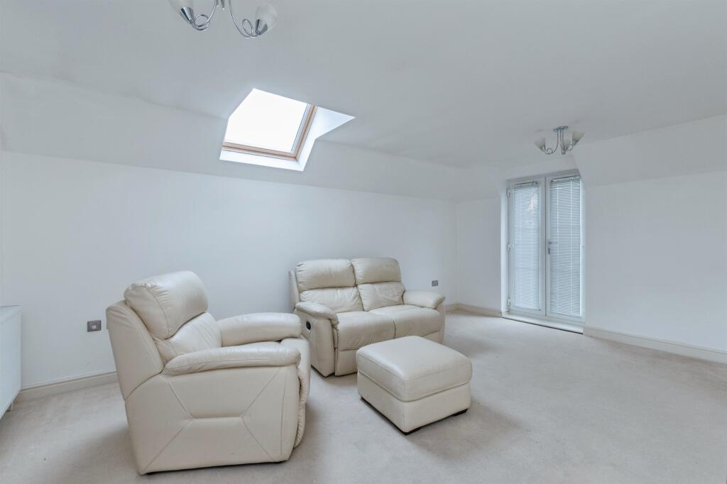 Apartment in Bournemouth, West Moors - View 4