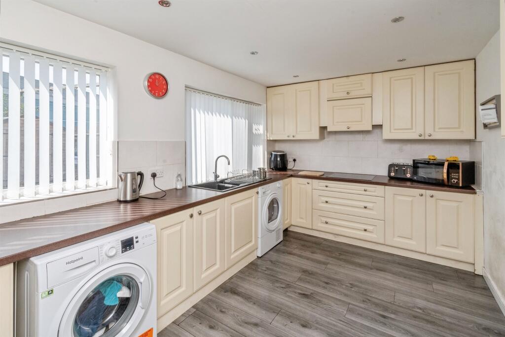 House in Walsall, West Midlands - View 4