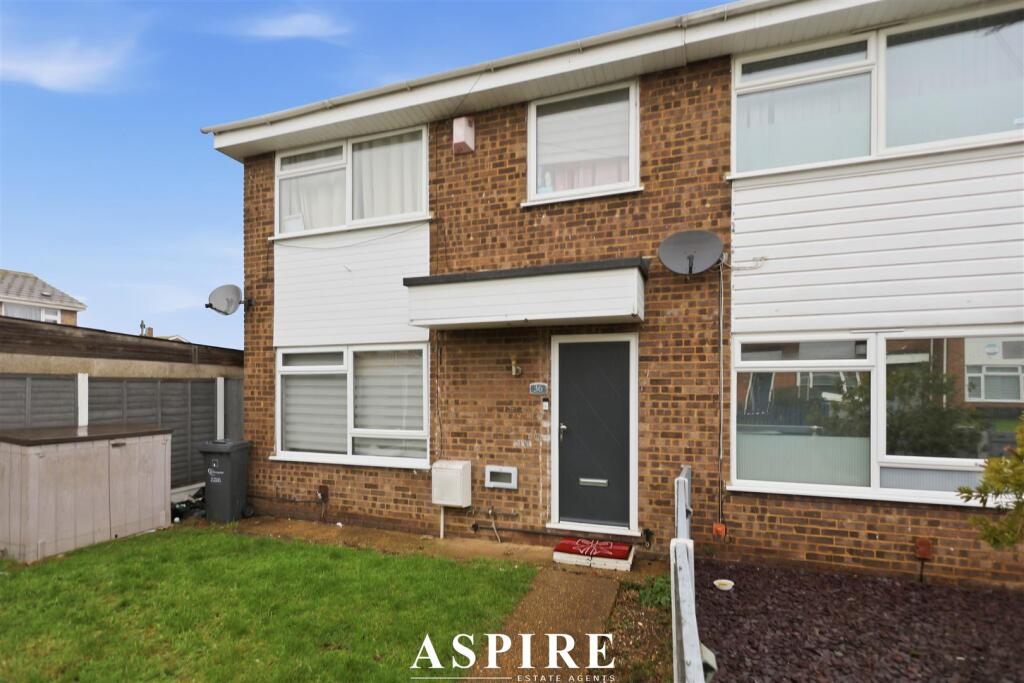 3-bed terraced on Ambleside Walk, Canvey Island, £300,000