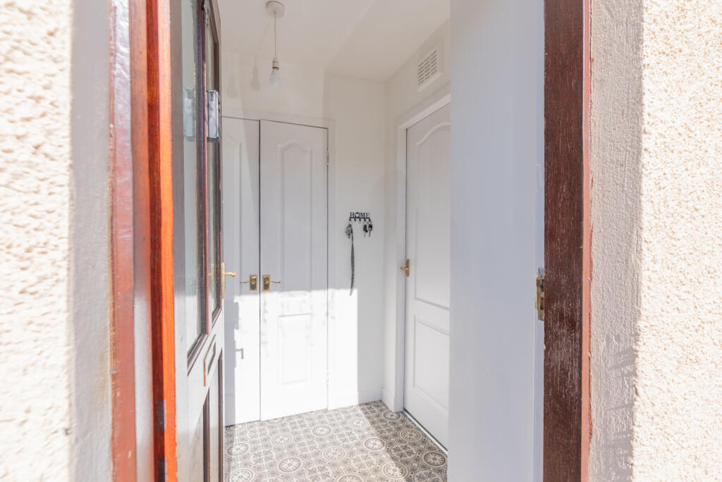 Camnethan Street, Stonehouse, ML9 - More