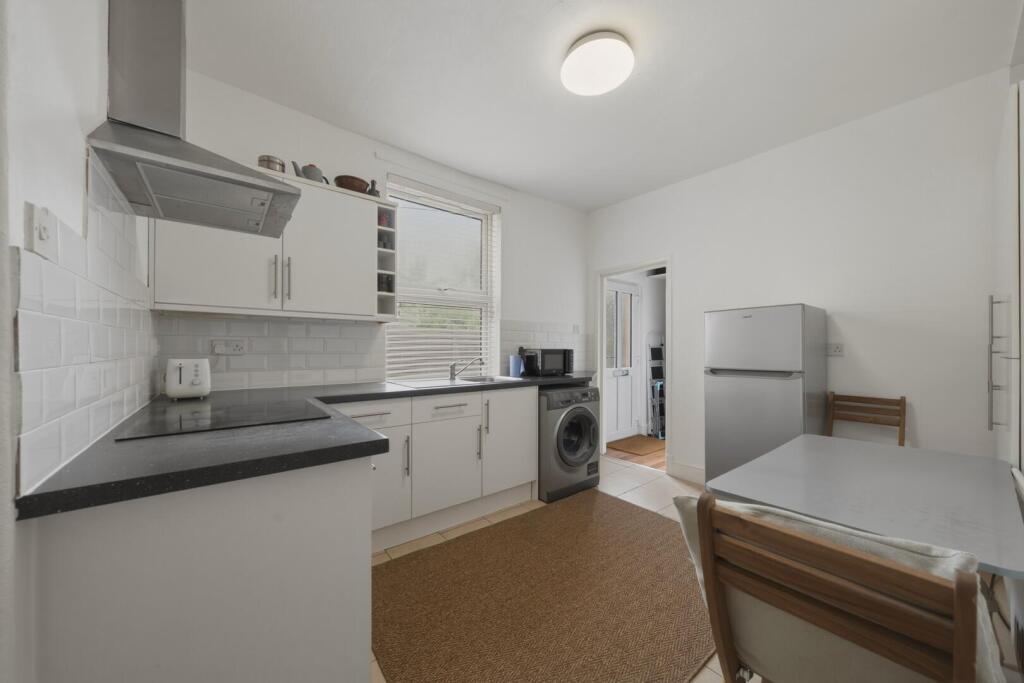Apartment in Rushcliffe, Lady Bay - View 4