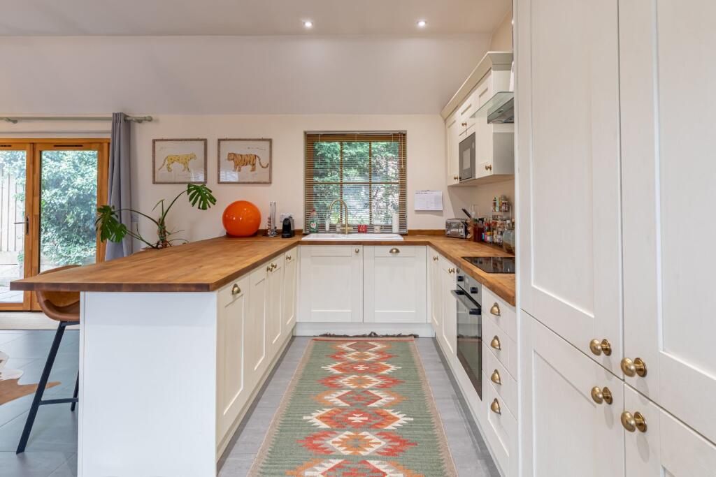 House in Swindon - View 4