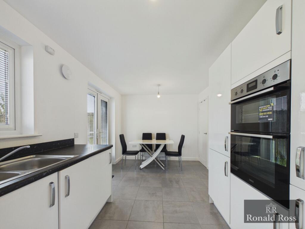 House in Newton Mearns, Maidenhill - More