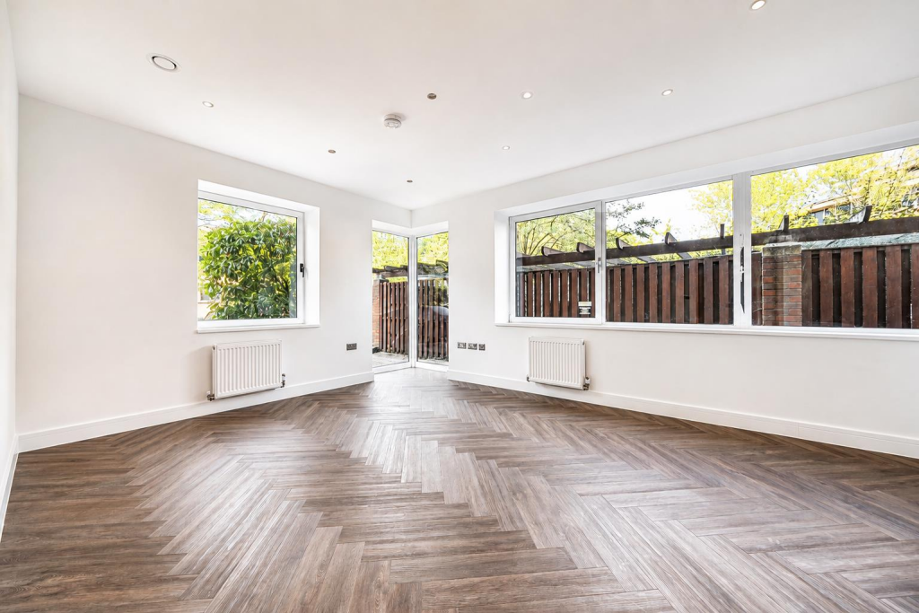 Apartment in Hart, Church Crookham, Fleet - View 2