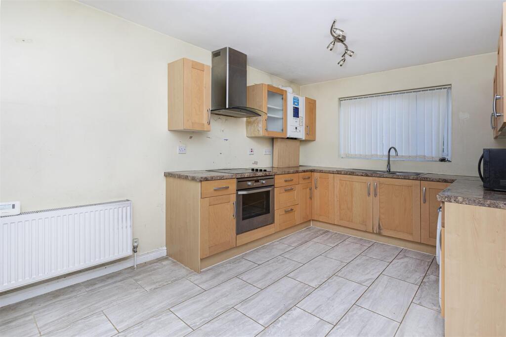 Dudley Road, Marsh, Huddersfield photo 2