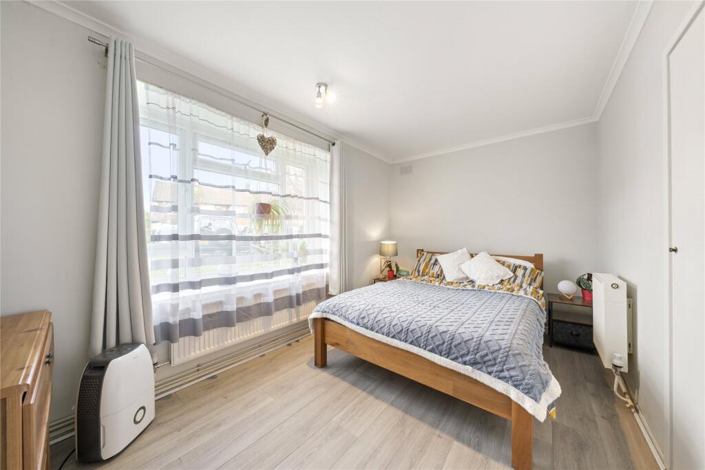 Apartment in Elmbridge, Downside - More