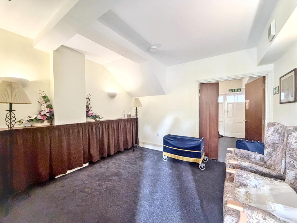 Apartment in Egham - View 5