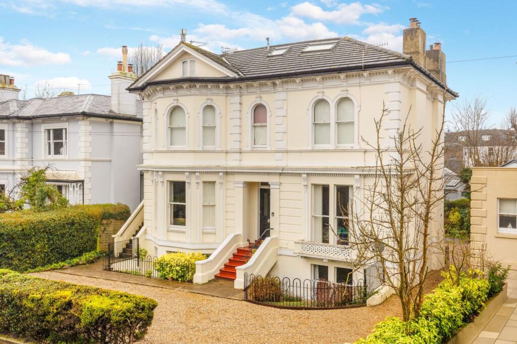 Main image of property: 3B Lansdowne Road, Tunbridge Wells, TN1