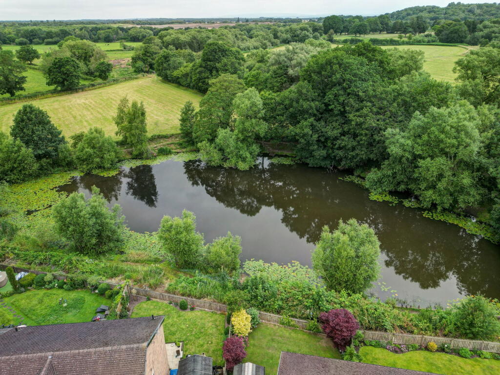 Pool Bank Gardens, Lymm, WA13 9AS photo 2