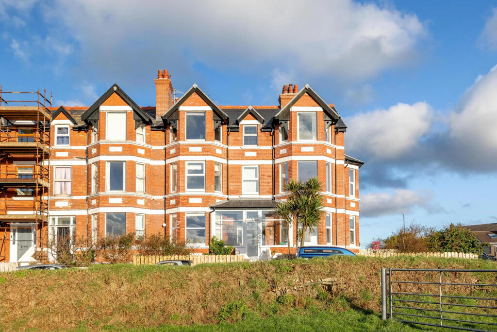 2-bed flat on Flat 1, The Headlands, Peel, £249,950