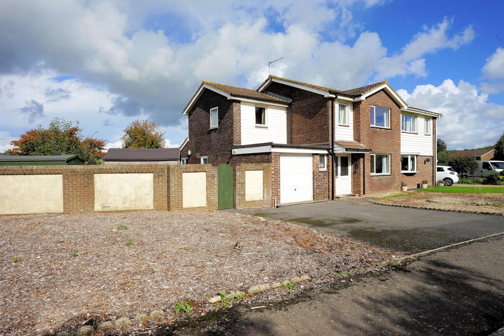 4-bed semi-detached on Leighwood Drive with views to Tickenham & Clevedon, £475,000