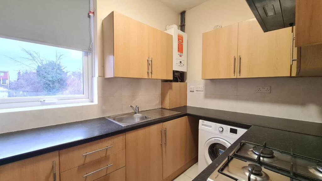 St. Stephens Road, Hounslow, TW3 - View 6