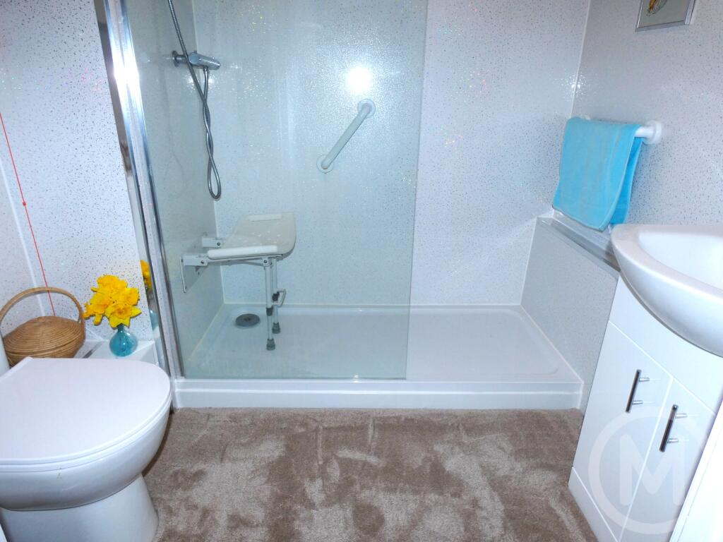 Holroyd Court, Queens Promenade, Bispham photo 4