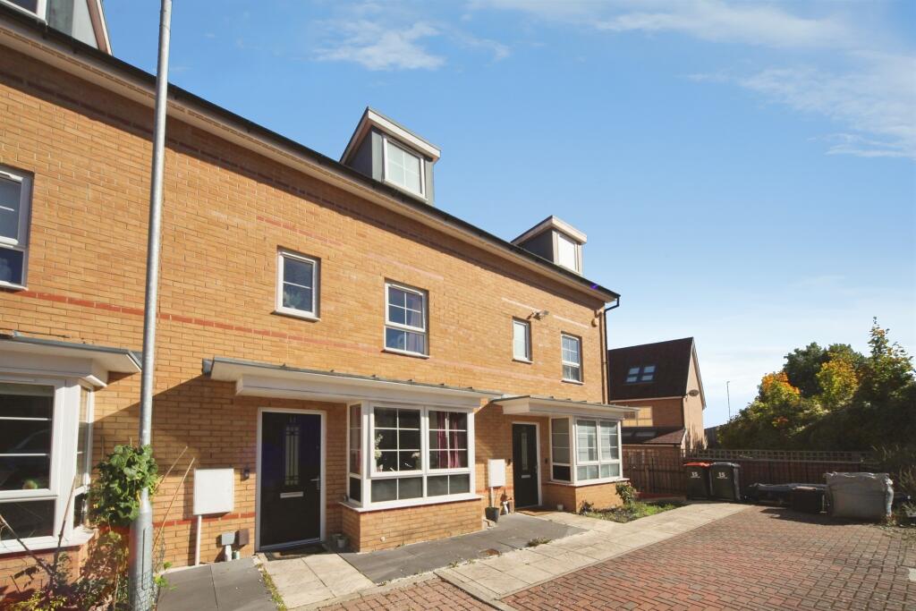 Main image of property: Currency Close, Dunstable