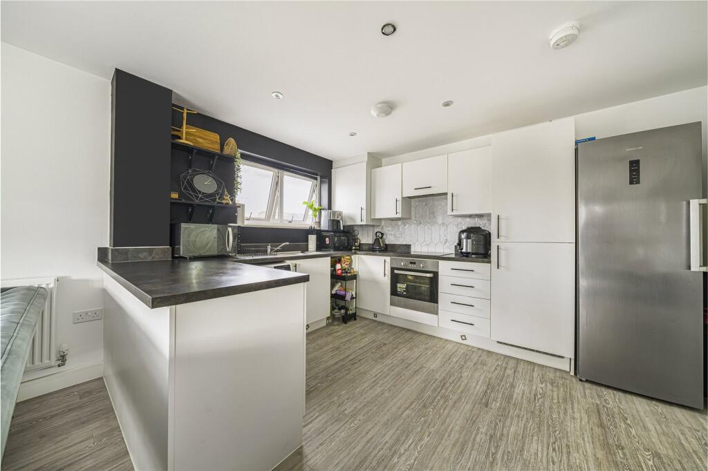 Apartment in Dartford, Ebbsfleet Valley - View 4