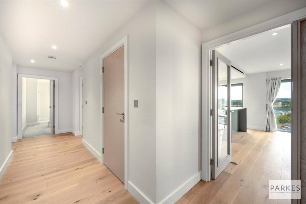 Apartment in London, Beaufort Park, Colindale - More