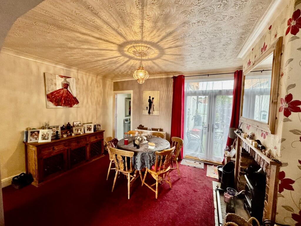 House in Rushden, North Northamptonshire - More
