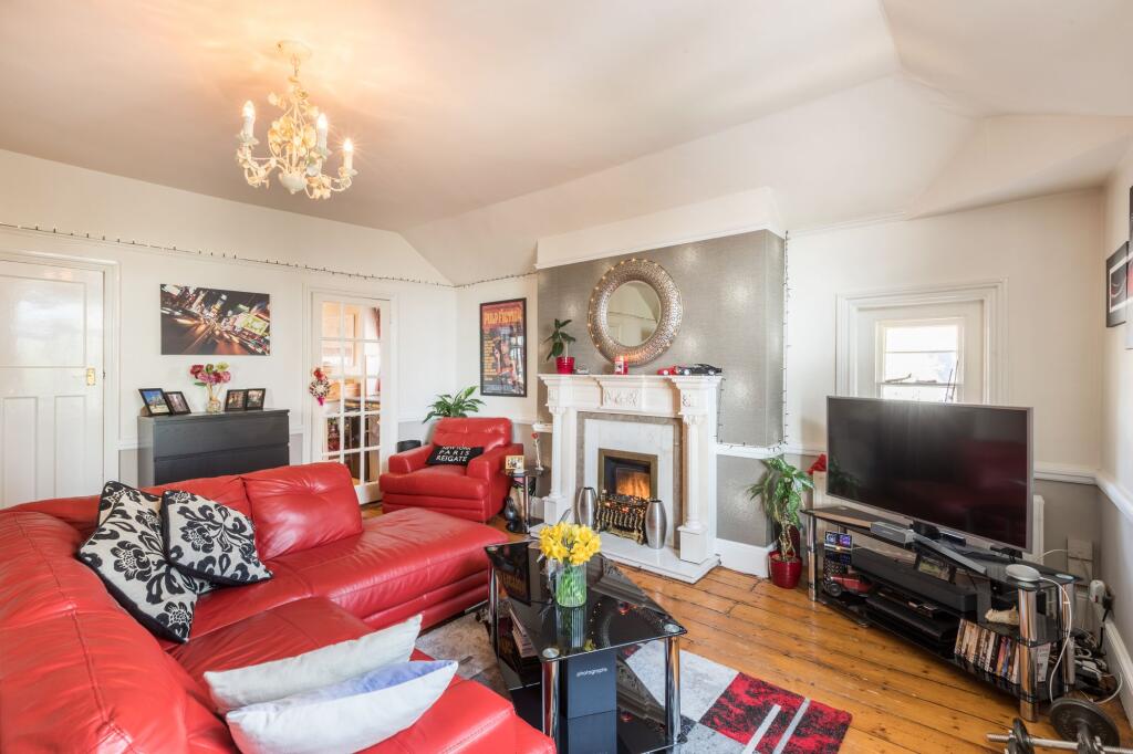 Apartment in Reigate and Banstead, Surrey - View 3