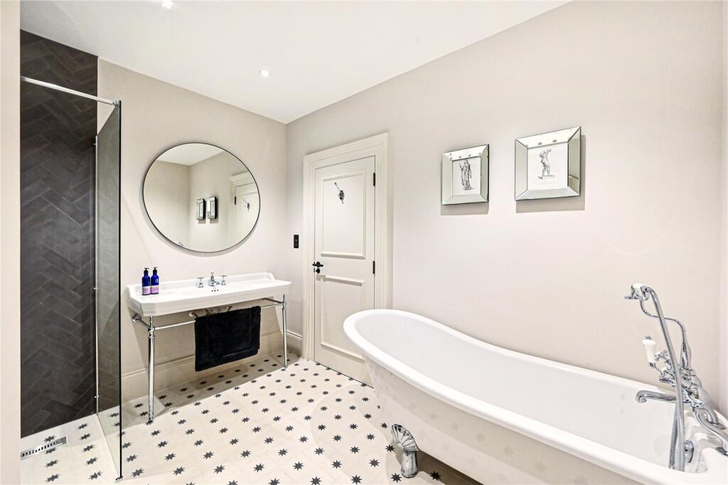 Apartment in London - View 5