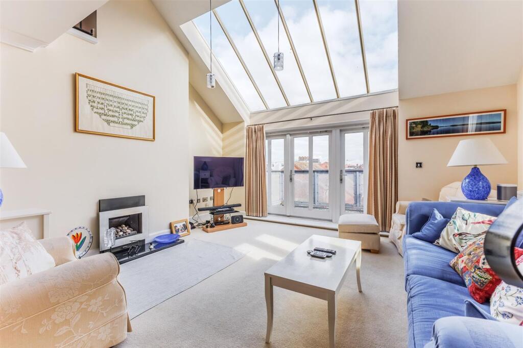 Main image of property: Mansell Street, Stratford-Upon-Avon, CV37