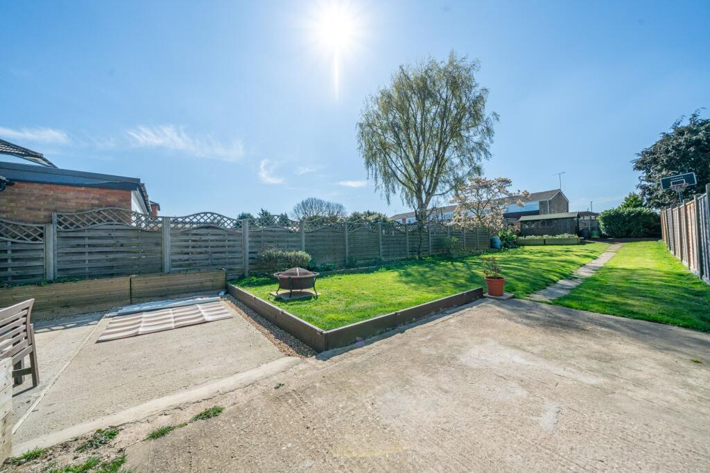 Front Street, Slip End, LU1 photo 3