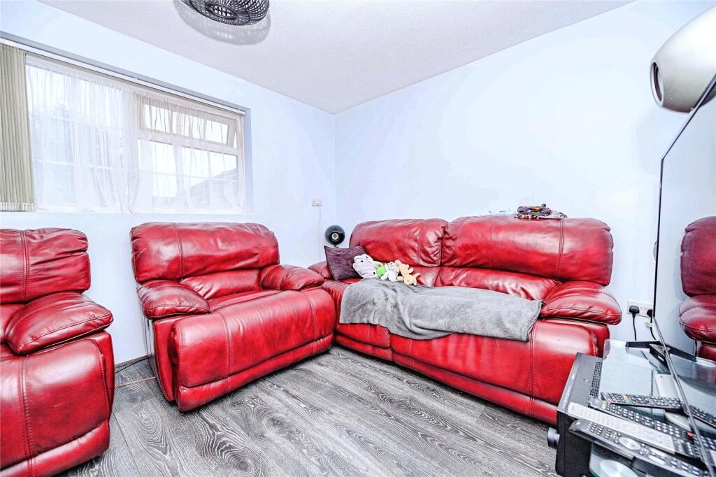 House in Luton - View 2