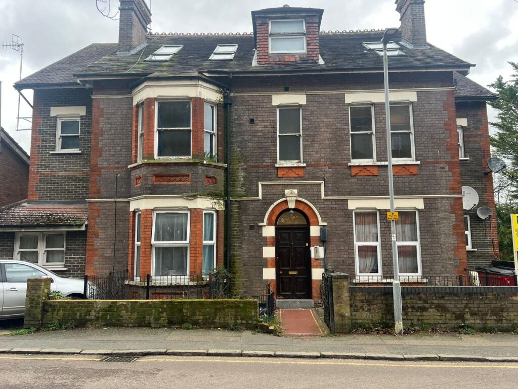 1-bed flat on Downs Road, Luton, Bedfordshire, LU1 1QR, £100,000
