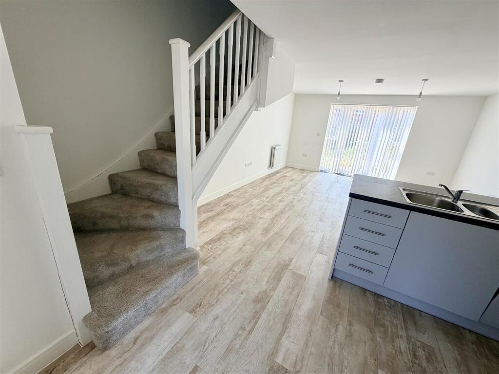 House in Nuneaton and Bedworth, St Nicolas Park - View 5