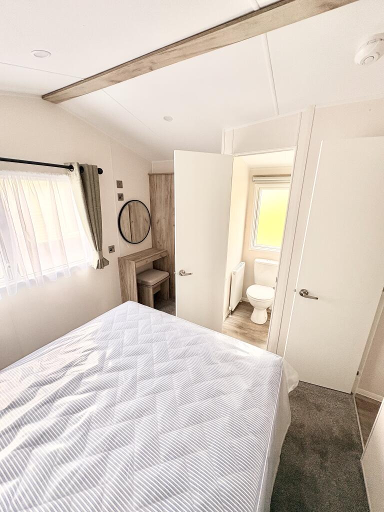 Willerby Malton special edition , Amroth Castle Coastal Park, Amroth, Narberth, Pembrokeshire, SA67 8NN photo 5