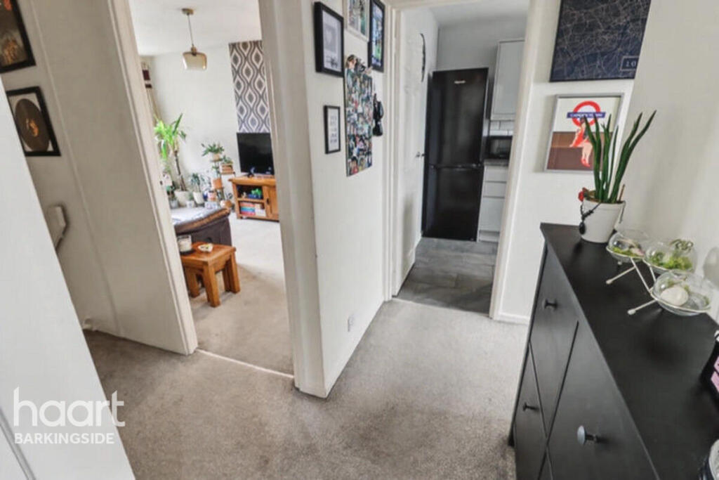 Apartment in Epping Forest, Chigwell - View 6