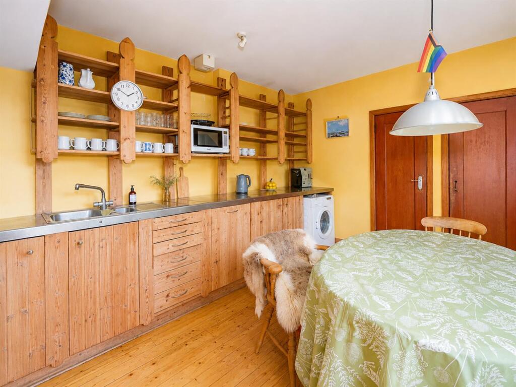 House in Dundee - More