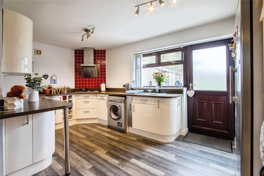 House in Leeds, Upper Green, Morley - View 2