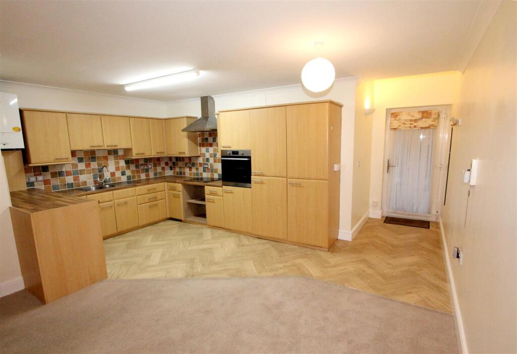 12, Broad Oak Manor, Hertford photo 3