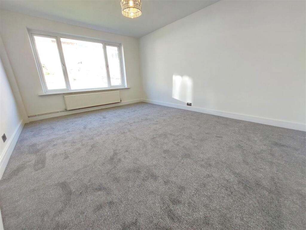 House in Folkestone, St Martin's Plain, Hornstreet - View 3