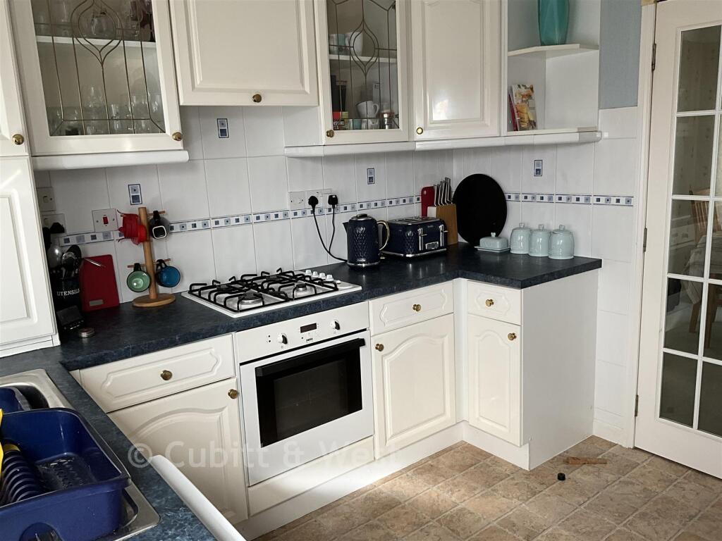 House in Horsham, Brooks Green, Shipley - View 4