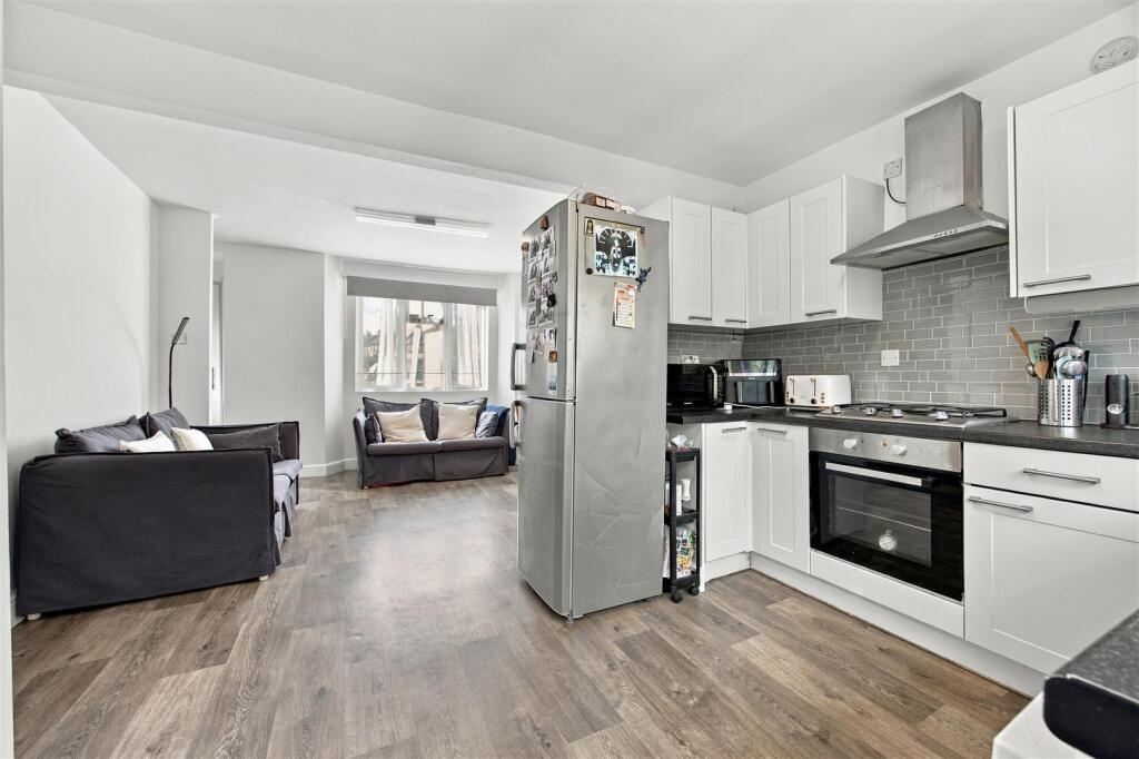 House in London, Hillingdon - View 4