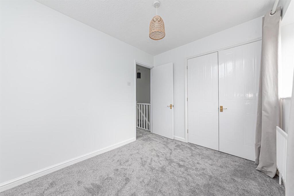 House in Wokingham, Emmbrook - View 3