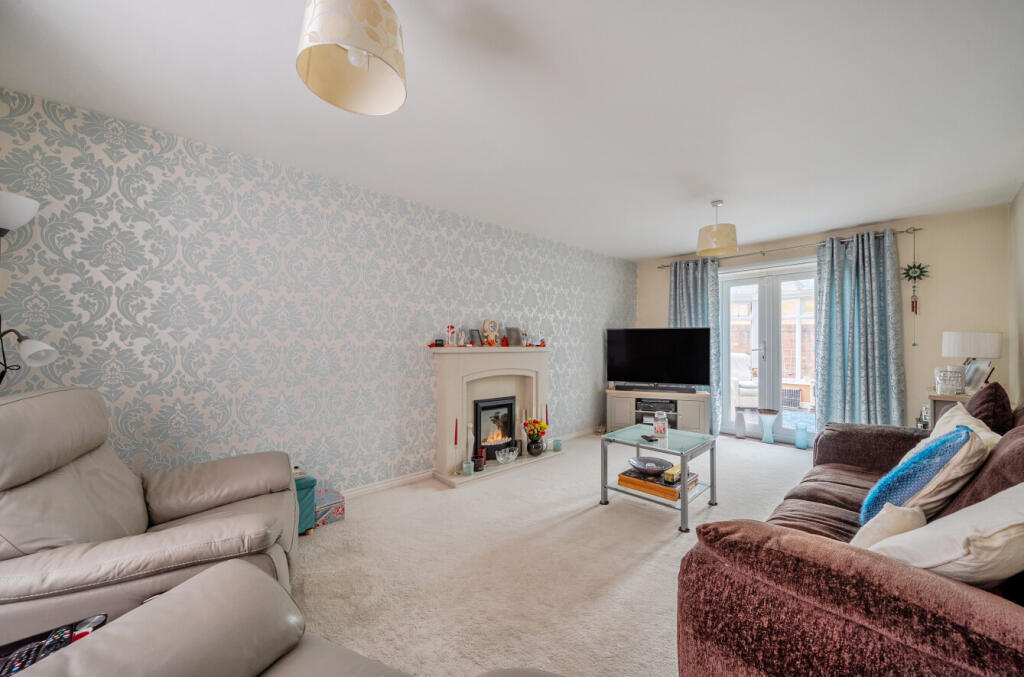 House in Swindon, Haydon Wick - View 4