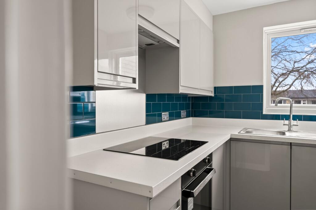 Apartment in Sutton - View 4