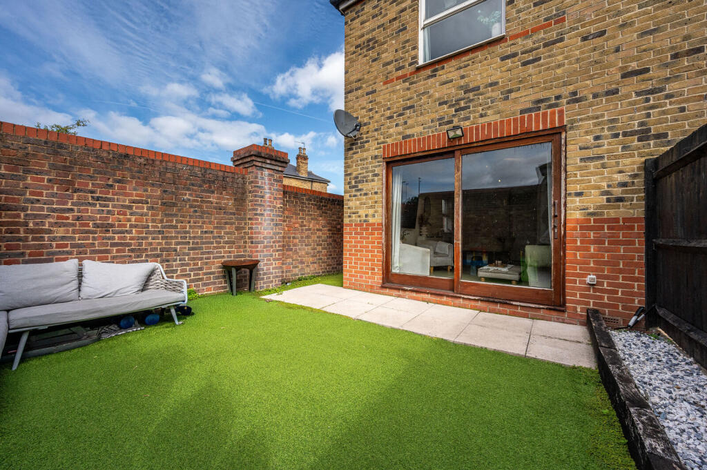 House in London - View 5