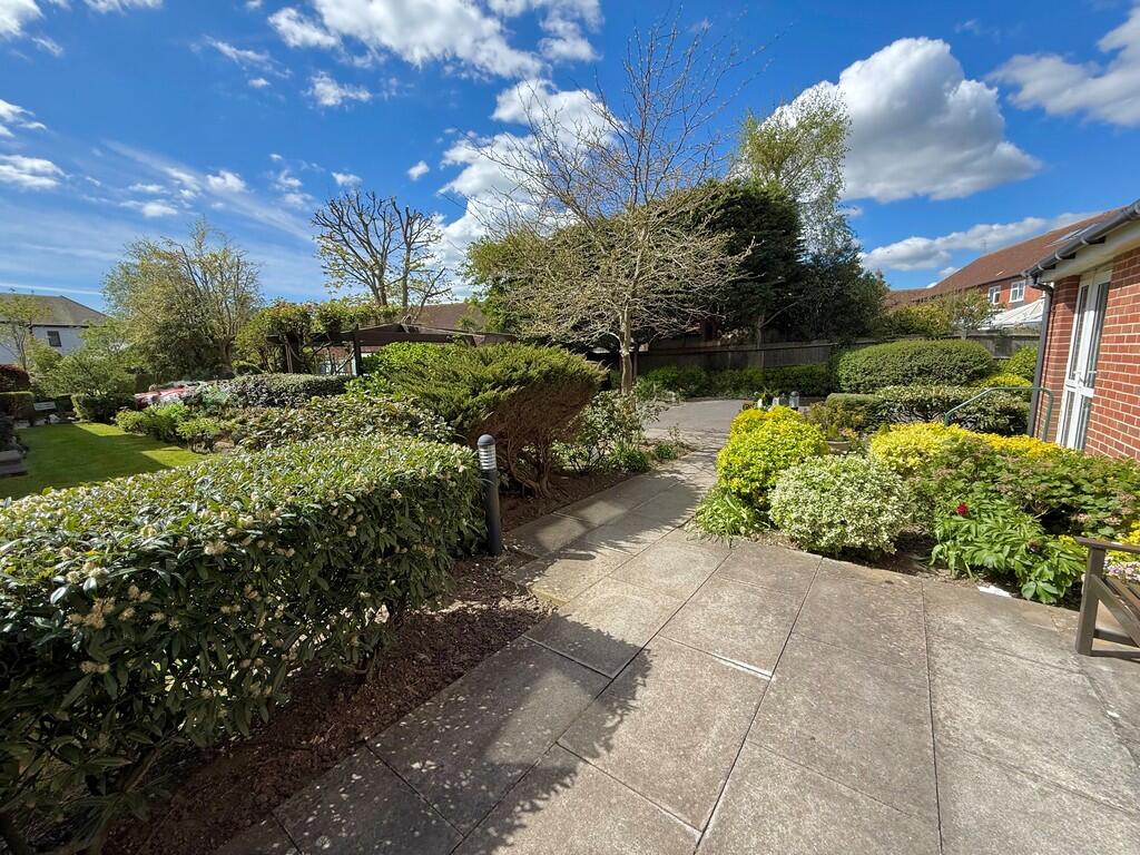 Wakehurst Place, Rustington photo 5